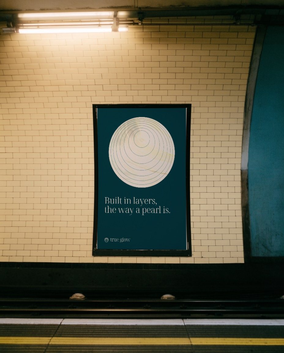The pearl poster on a station wall
